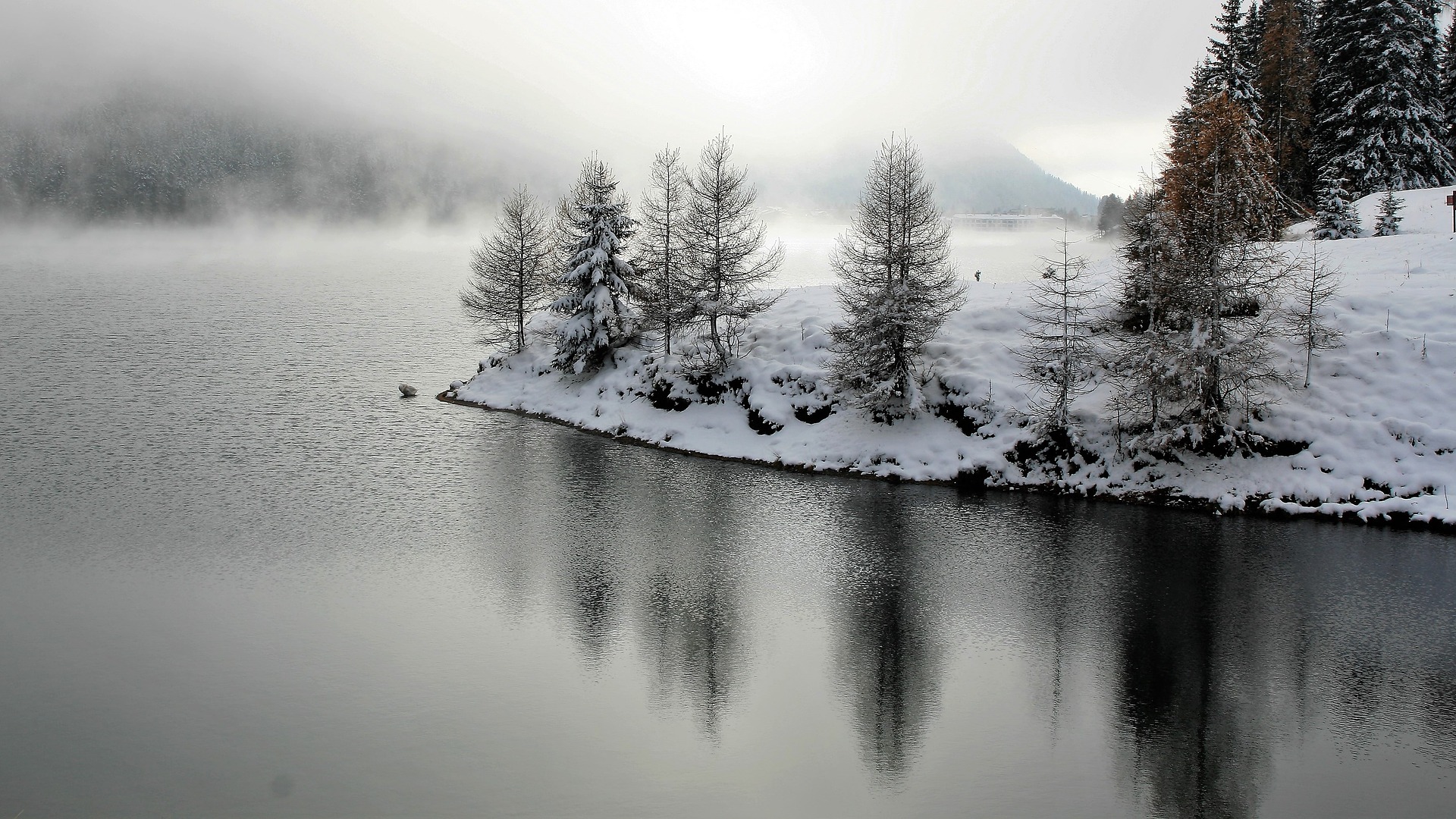 Vinterlandskap med sjö